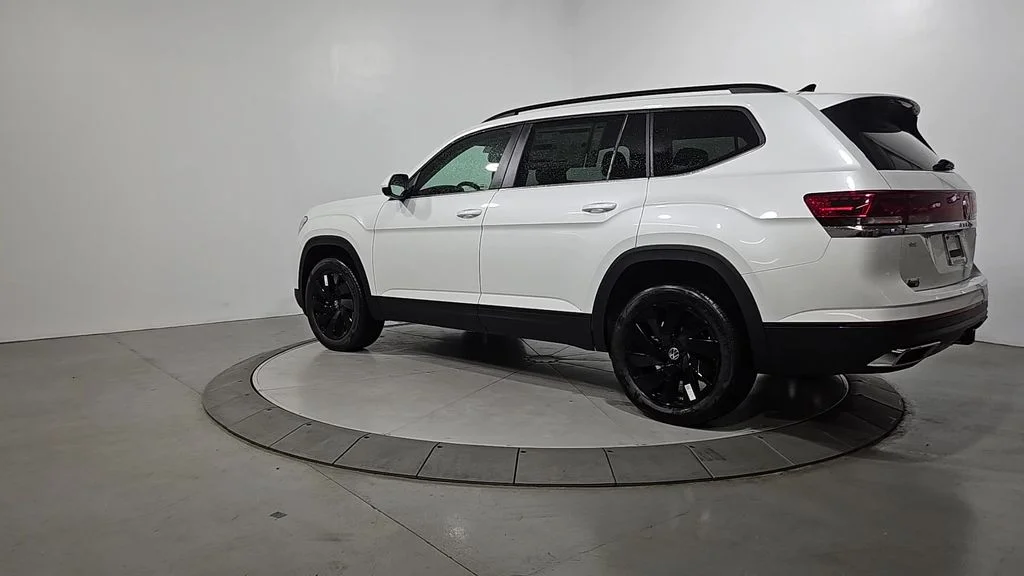 New 2026 White/off-white Volkswagen 2.0T SE w/Technology image 3