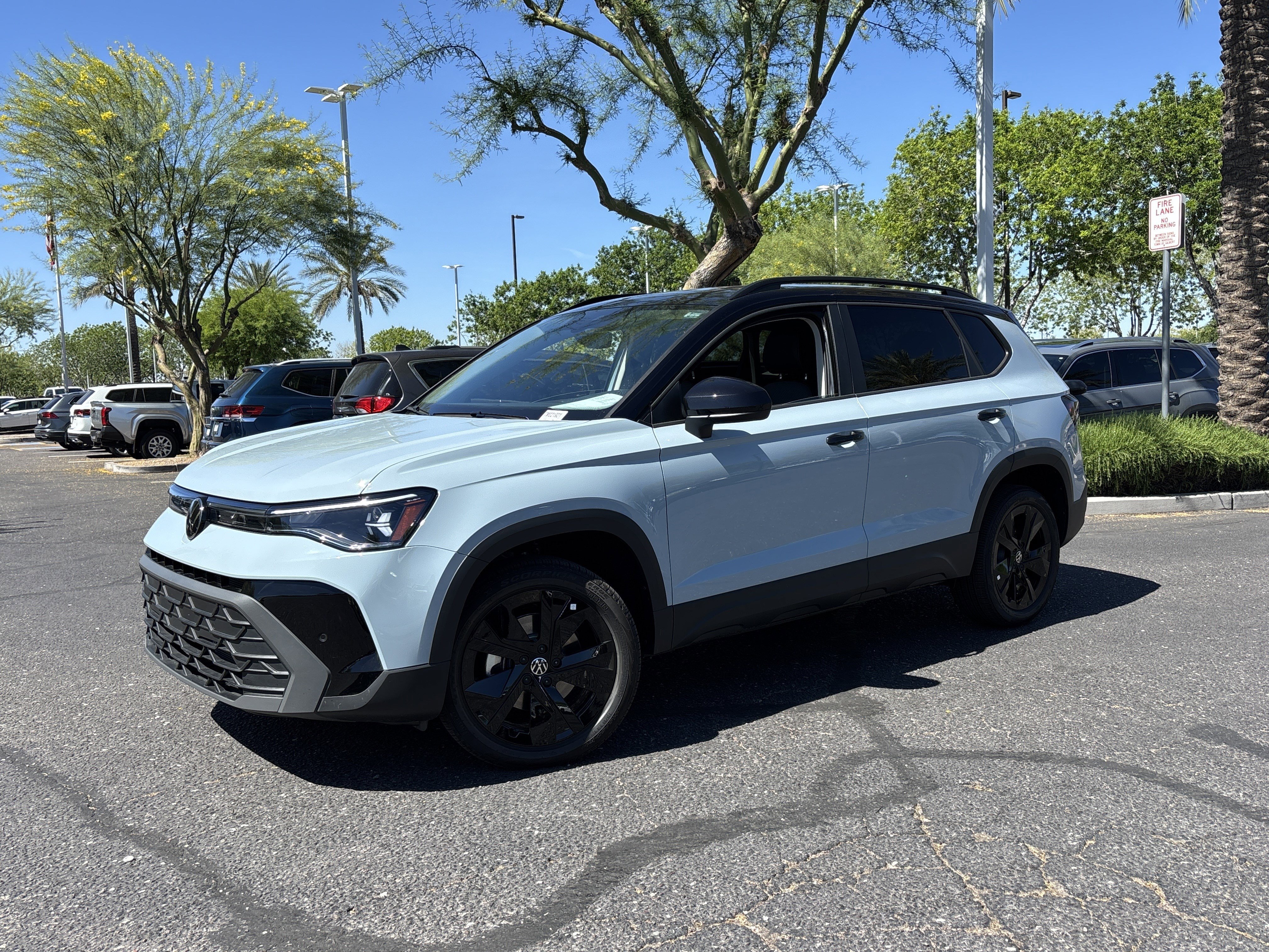 New 2026 Monument Gray w/Dp Blk Rf Volkswagen SE Black image 21