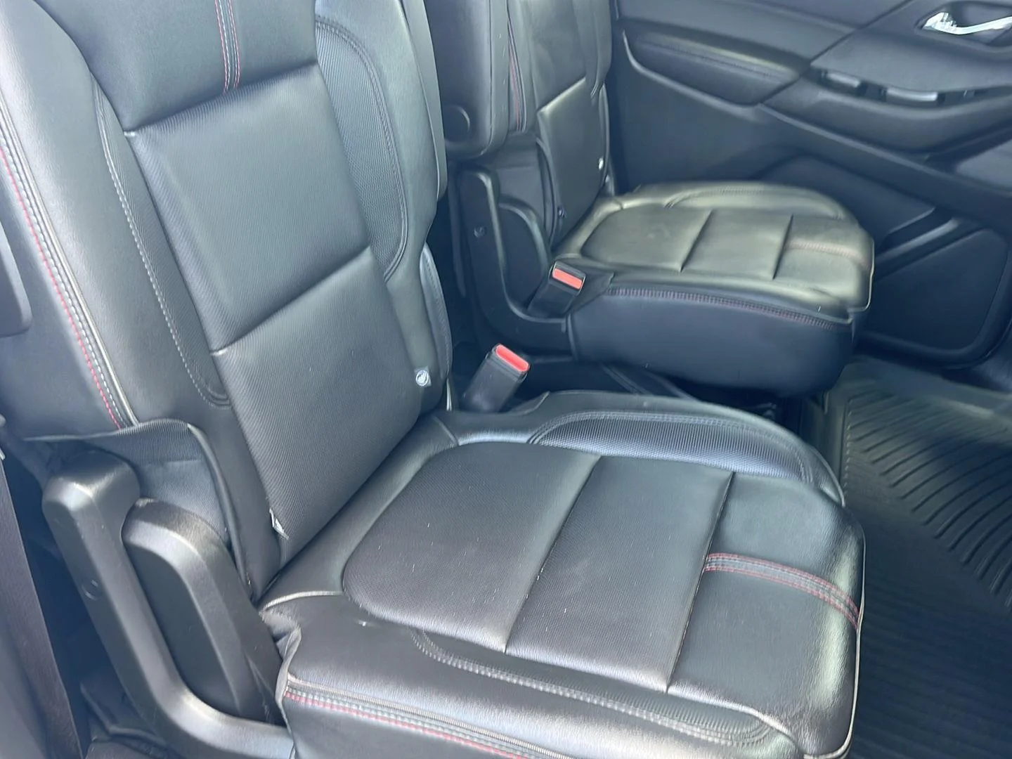Used 2023 Iridescent Pearl Tricoat Chevrolet RS image 32