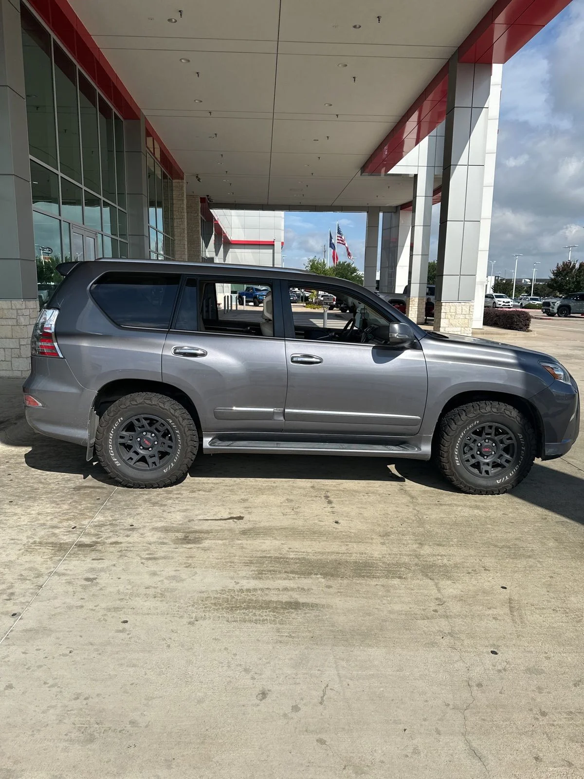 Used 2015 Gray Lexus 460 image 10