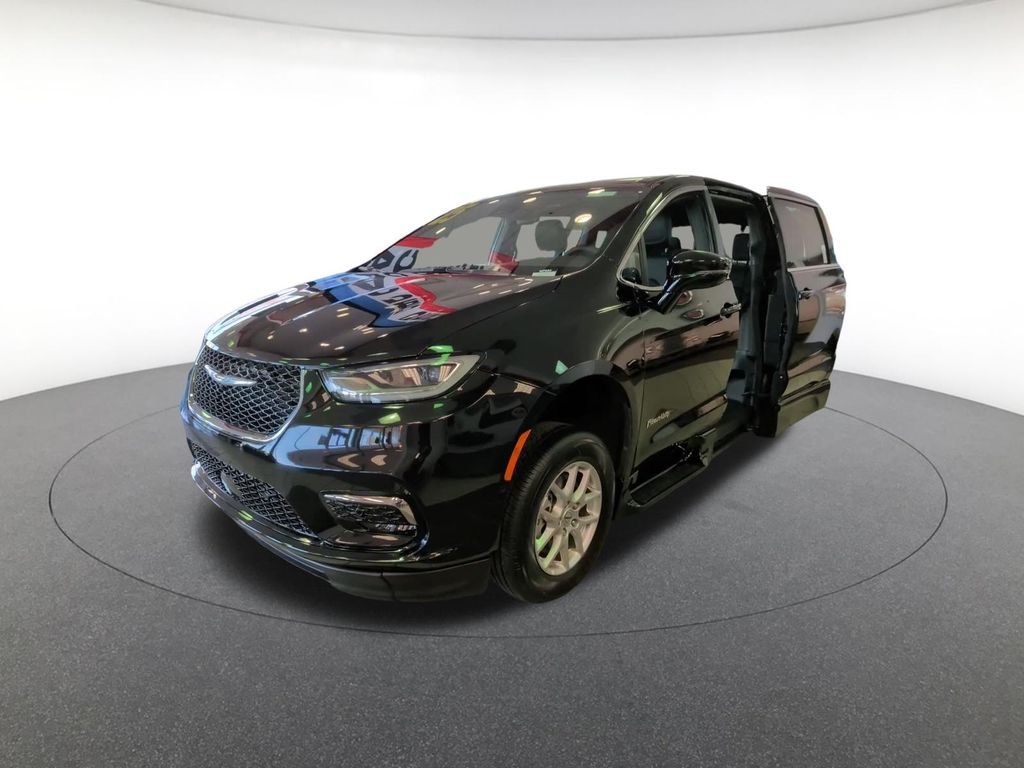 Used 2025 Black Chrysler Mobliity- Braunability - XI image 14