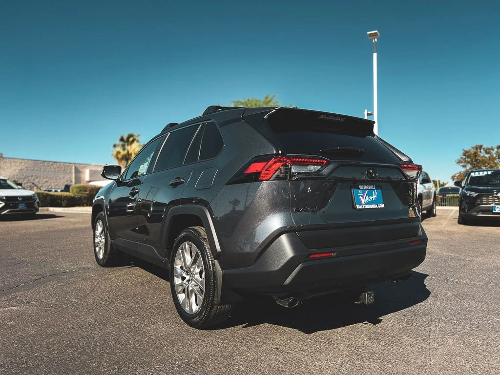 Used 2025 Magnetic Gray Metallic Toyota XLE Premium image 6