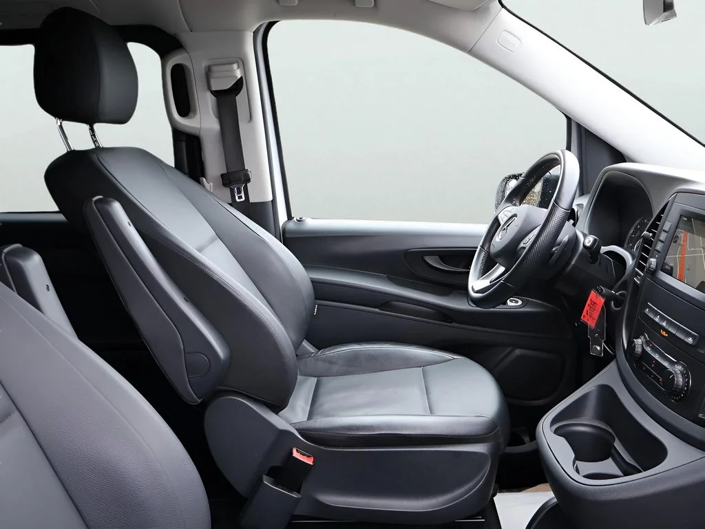 Used 2023  Mercedes-Benz Passenger image 9