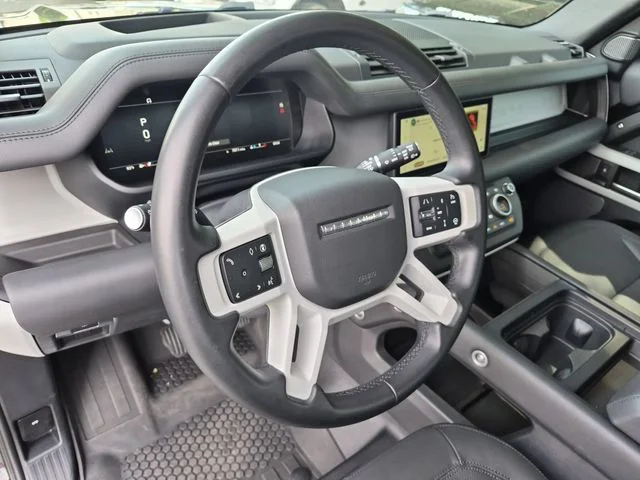 Used 2024  Land Rover SE image 16