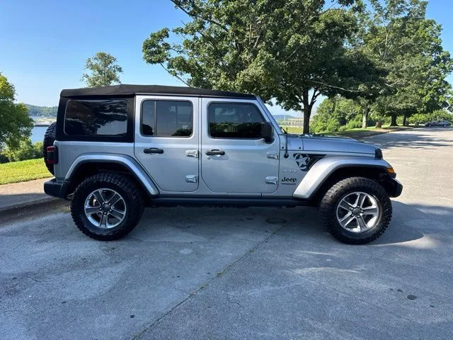 Used 2020 Silver Jeep Unlimited Sahara image 8
