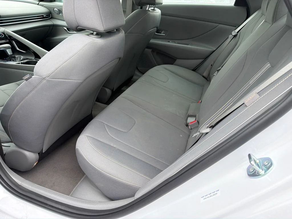 Used 2025 White Hyundai SEL Sport image 20