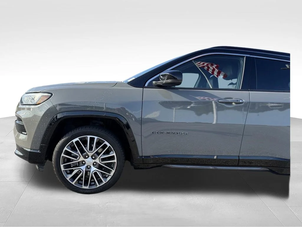 Used 2023 Gray Jeep Limited image 23