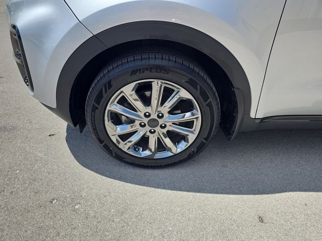 Used 2022 Silver Kia Nightfall image 10