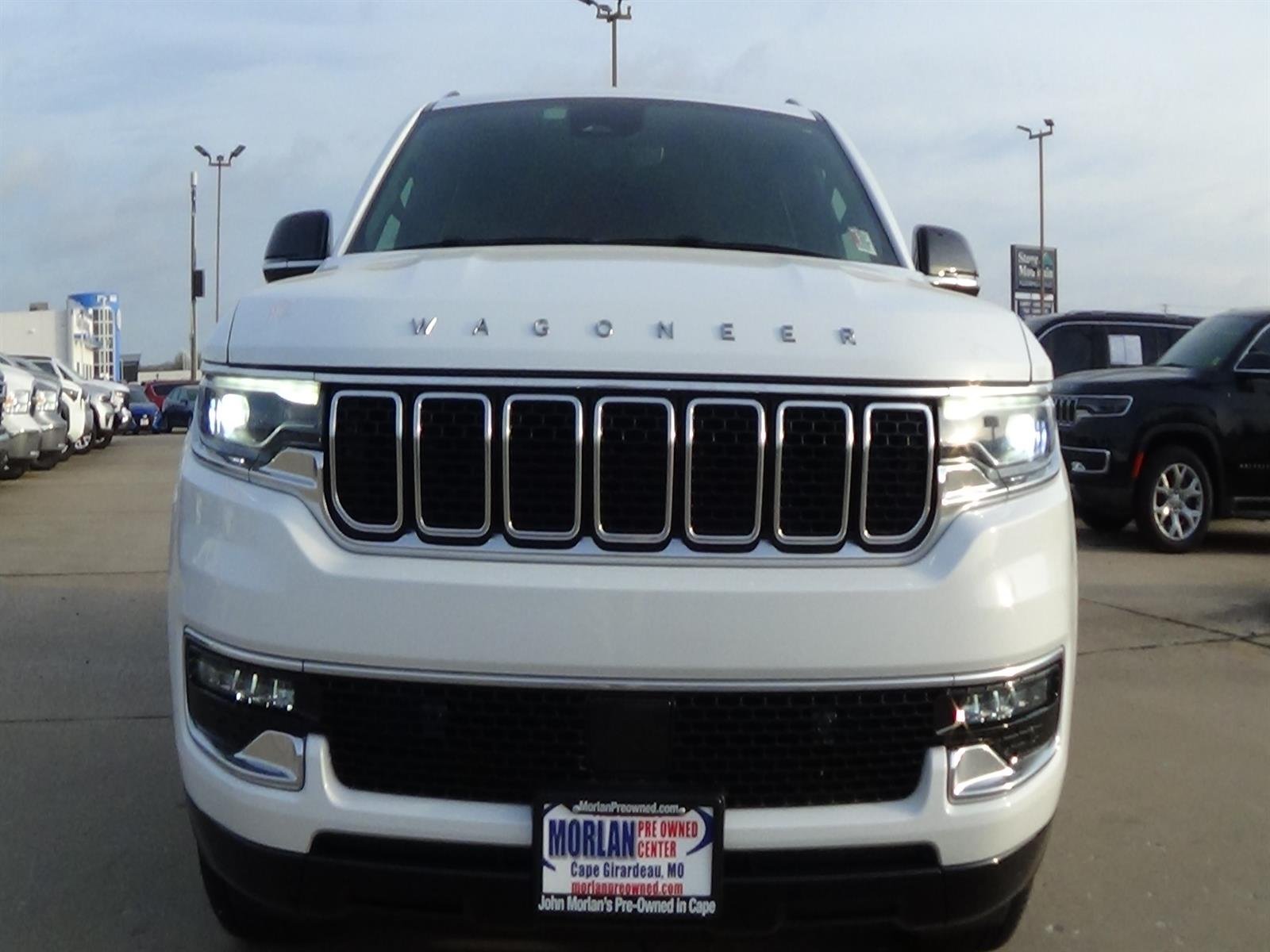 Used 2025 Bright White Clear Coat (pw7) Jeep Base image 3