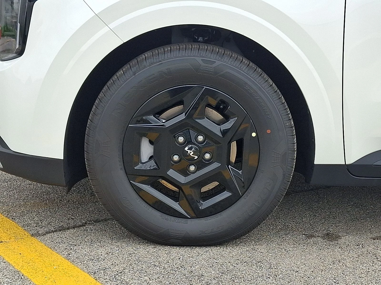 New 2027 White Kia LXS image 7