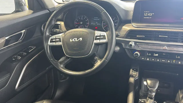Used 2022 Green Kia EX image 16