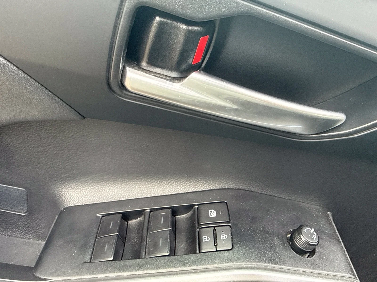 Used 2023  Toyota L image 12