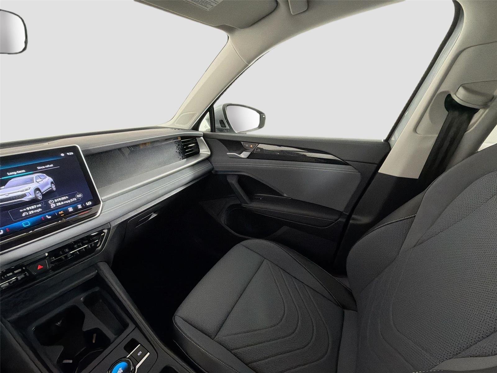2025 Volkswagen Tiguan SE - Photo 24