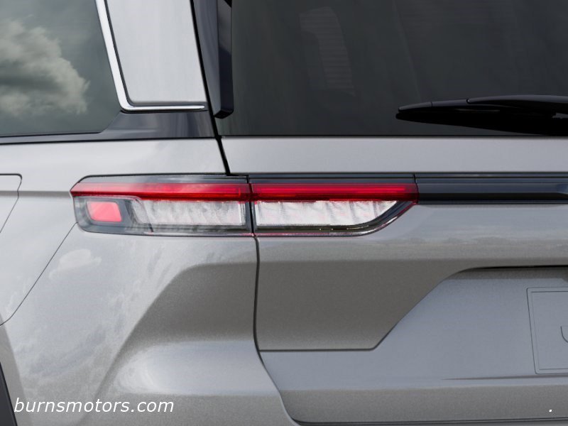 New 2026 Silver Zynith Exterior Paint Jeep Laredo X image 9