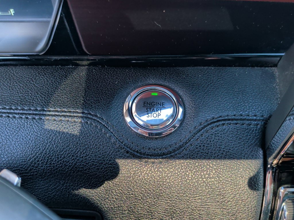 Used 2020 Black Lincoln Reserve image 26