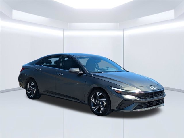 Used 2025 Gray Hyundai SEL Convenience image 8