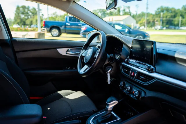 Used 2024 Snow White Pearl Kia LXS image 23