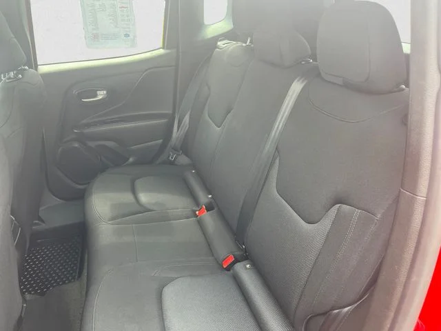 Used 2023 Red Jeep Latitude image 13