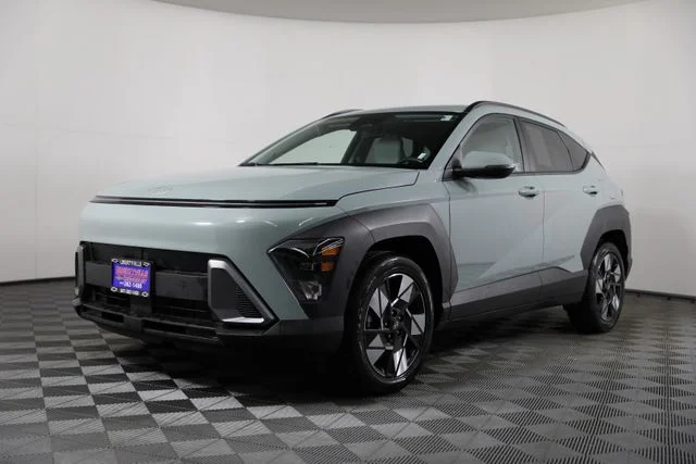 Used 2025 Green Hyundai SEL image 38