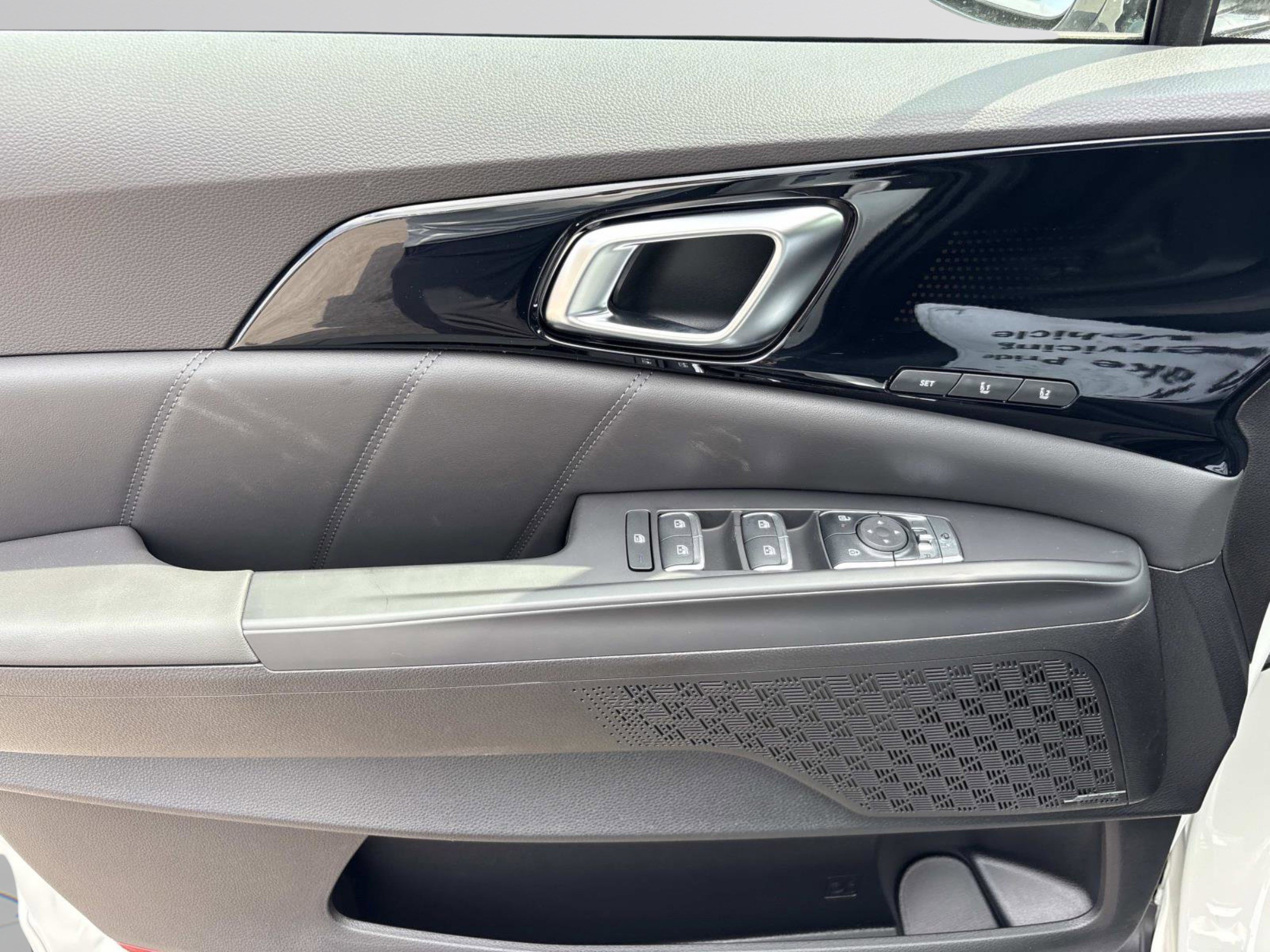 New 2026 Snow White Pearl Kia SX Prestige image 17