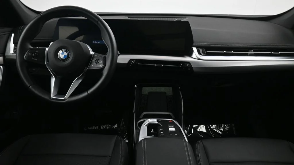 Used 2026 Silver BMW xDrive28i image 4