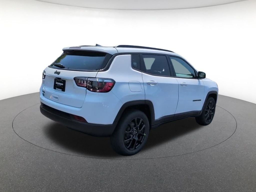 New 2026 Bright White Clearcoat Jeep Latitude image 5