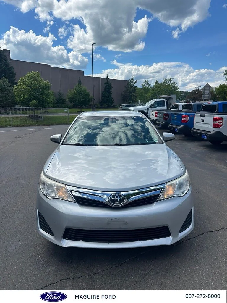 Used 2014 Silver Toyota LE image 2
