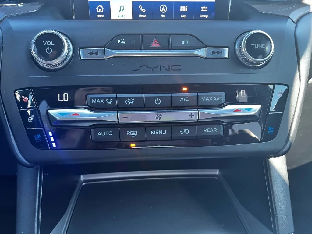 Used 2020 White Ford Platinum image 25