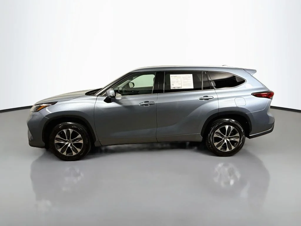 Used 2022 Moon Dust Toyota Hybrid XLE image 4