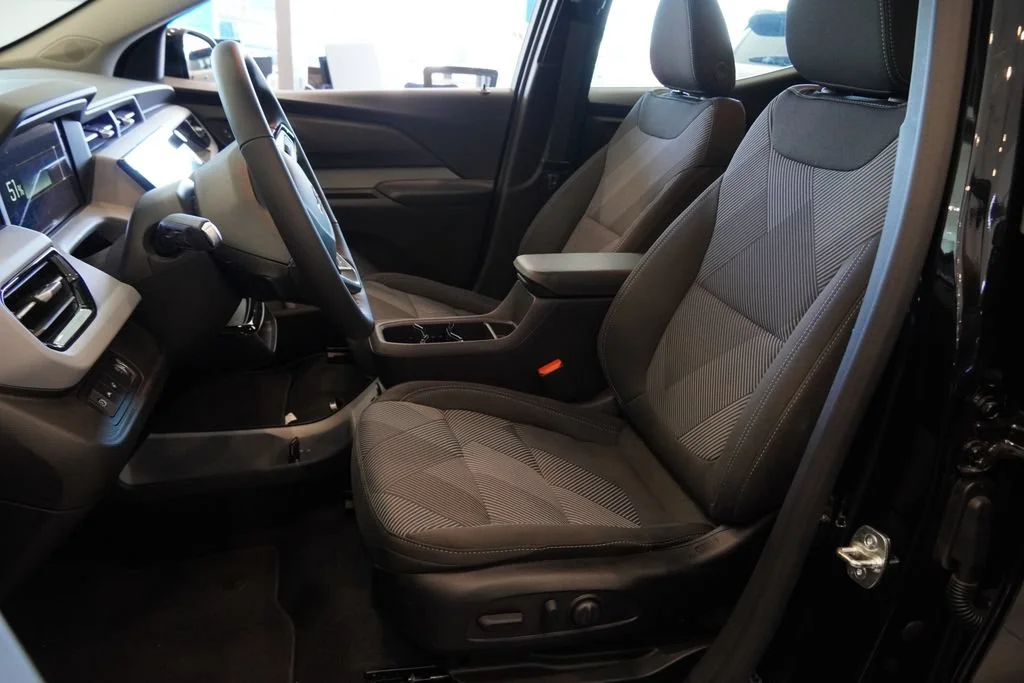 New 2027 Mosaic Black Metallic Chevrolet LT image 6