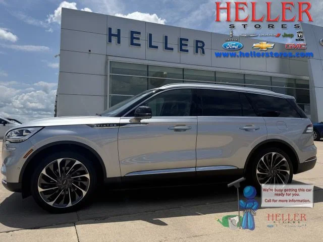 Used 2022 Radiance Metallic Lincoln Reserve image 1