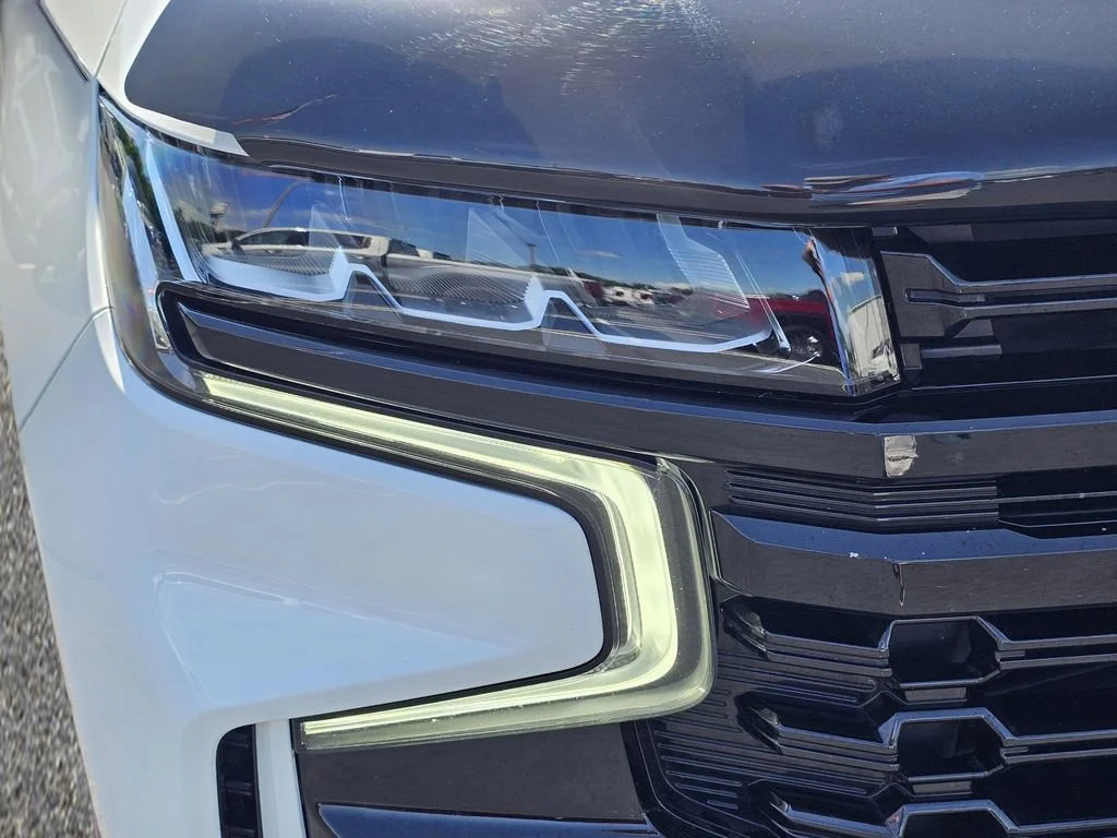 Used 2023 Summit White Chevrolet Z71 image 4