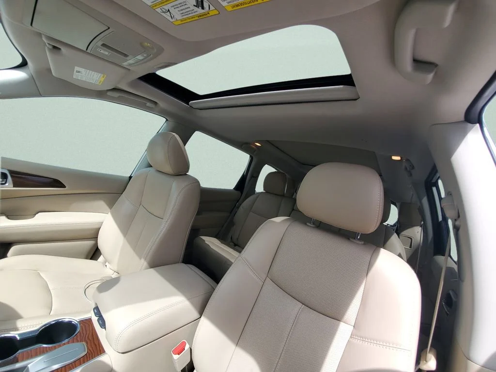 Used 2019 White Nissan Platinum image 17