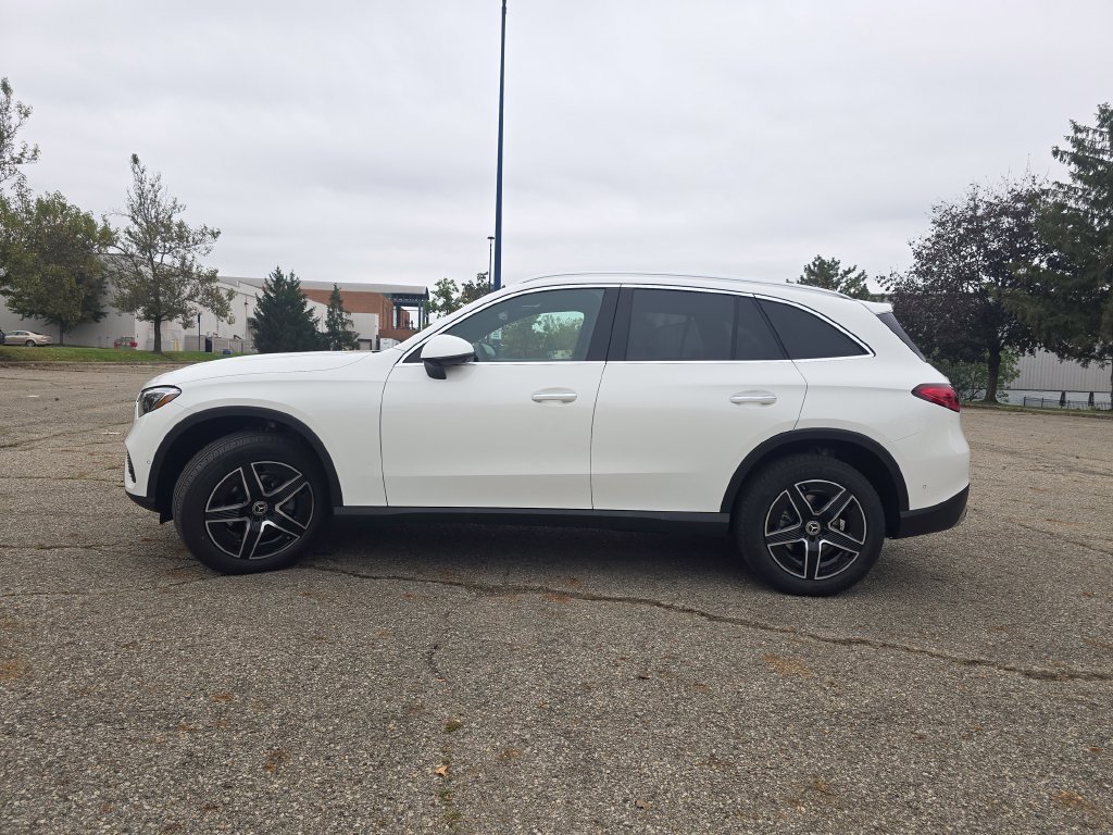 New 2027 Polar White Mercedes-Benz GLC 300 image 14