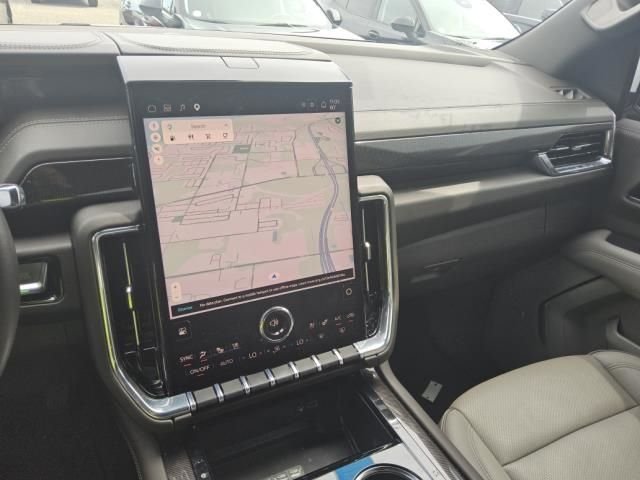 Used 2025 White GMC Elevation image 4