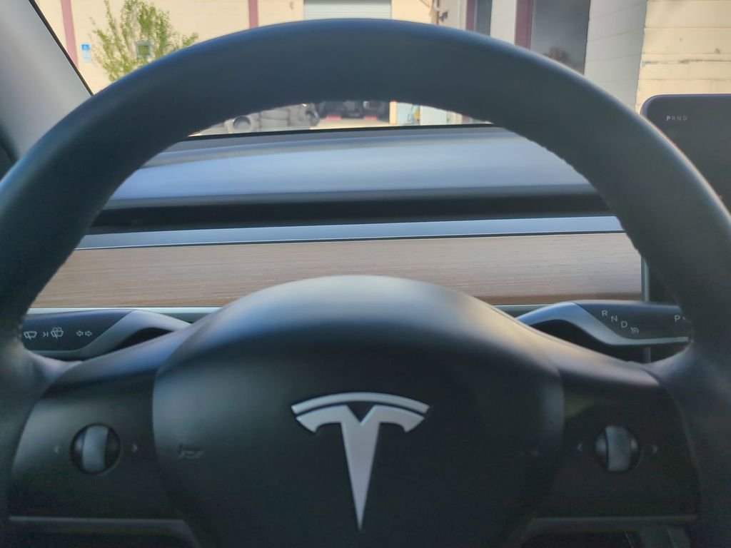 2024 Tesla Model Y Long Range - Photo 33