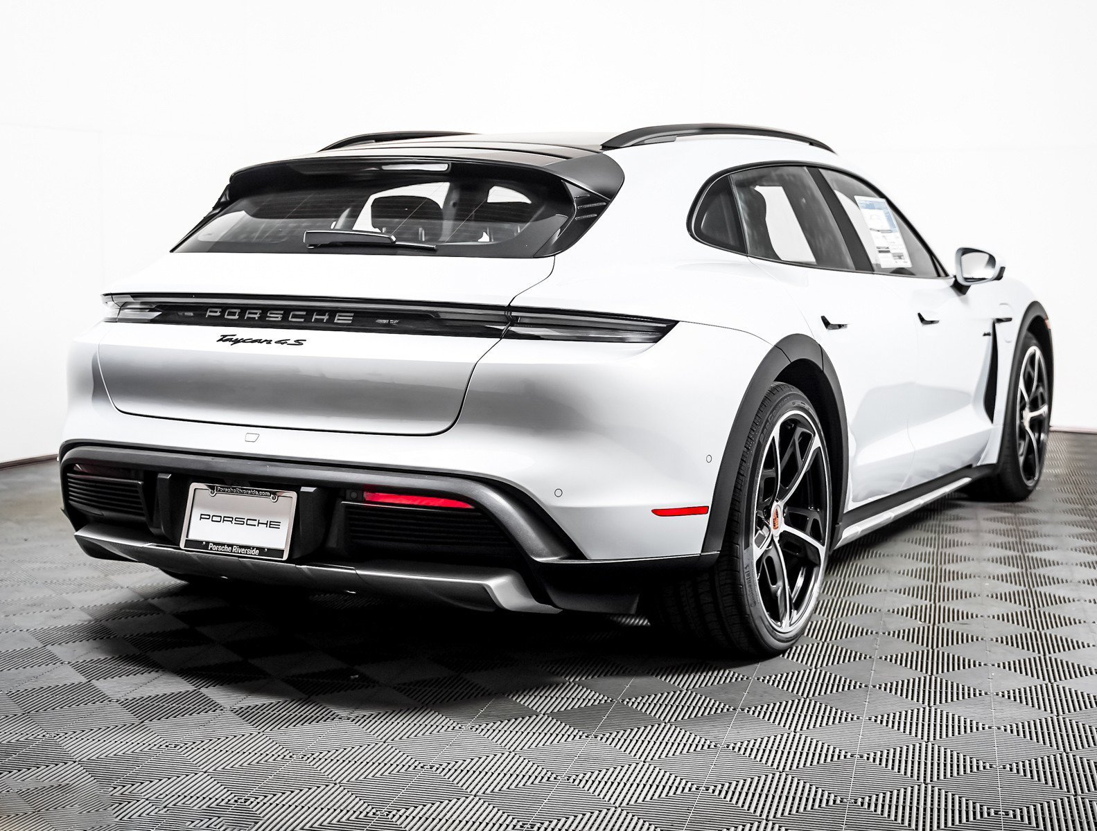 New 2026 ICE GREY M Porsche 4S Cross Turismo image 10