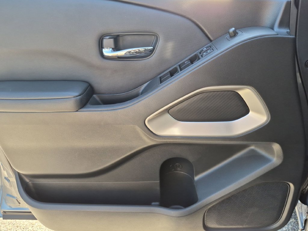 Used 2023 Gray Nissan SV image 33