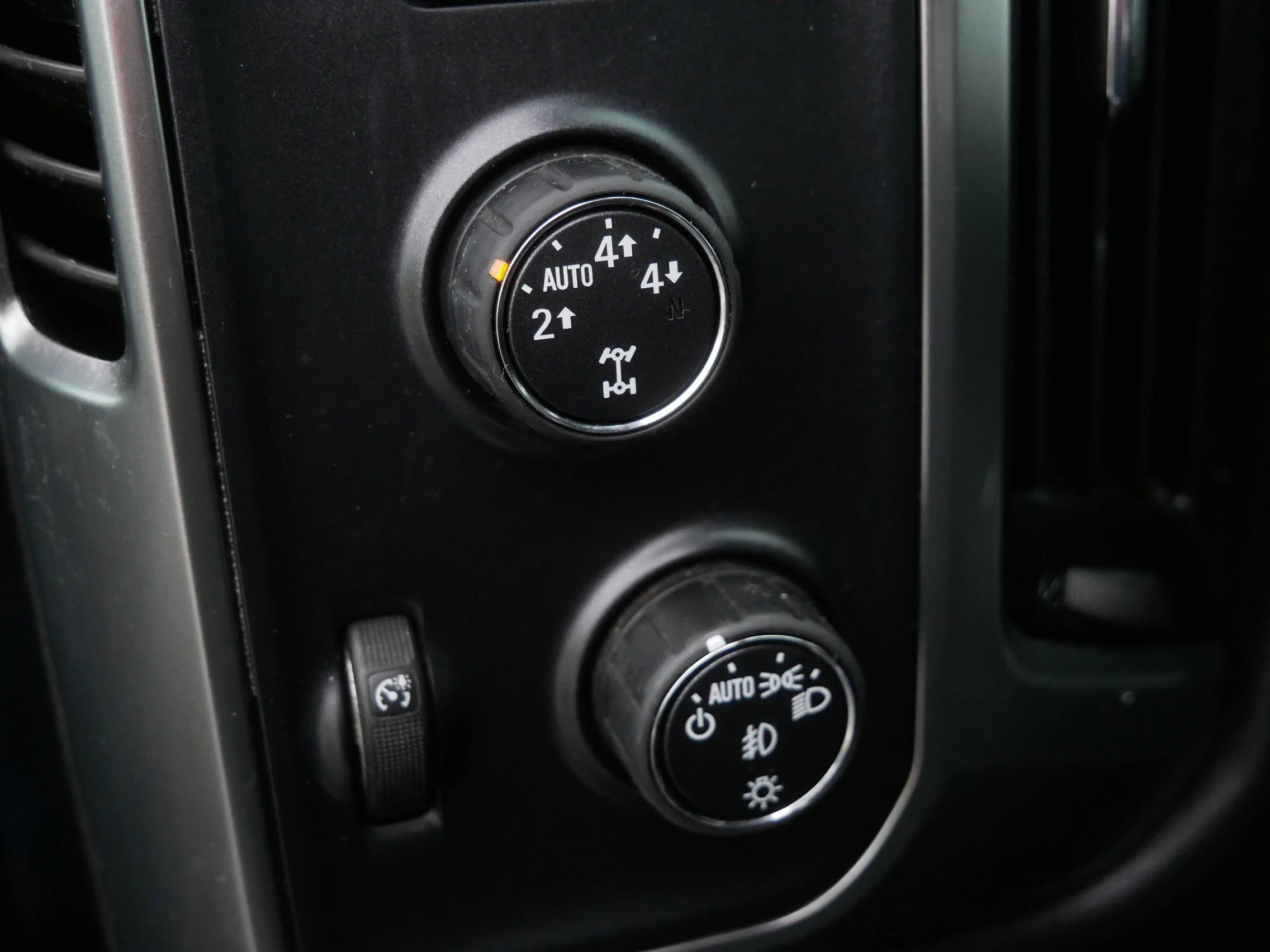 Used 2015 Black Chevrolet LT image 19