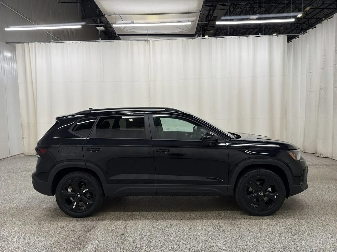 New 2026 Deep Black Pearl Volkswagen SE Black image 5