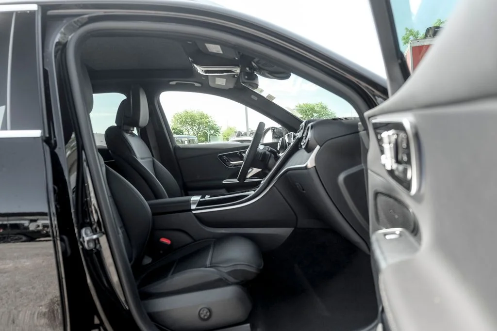 New 2026 Black Mercedes-Benz GLC 300 image 19