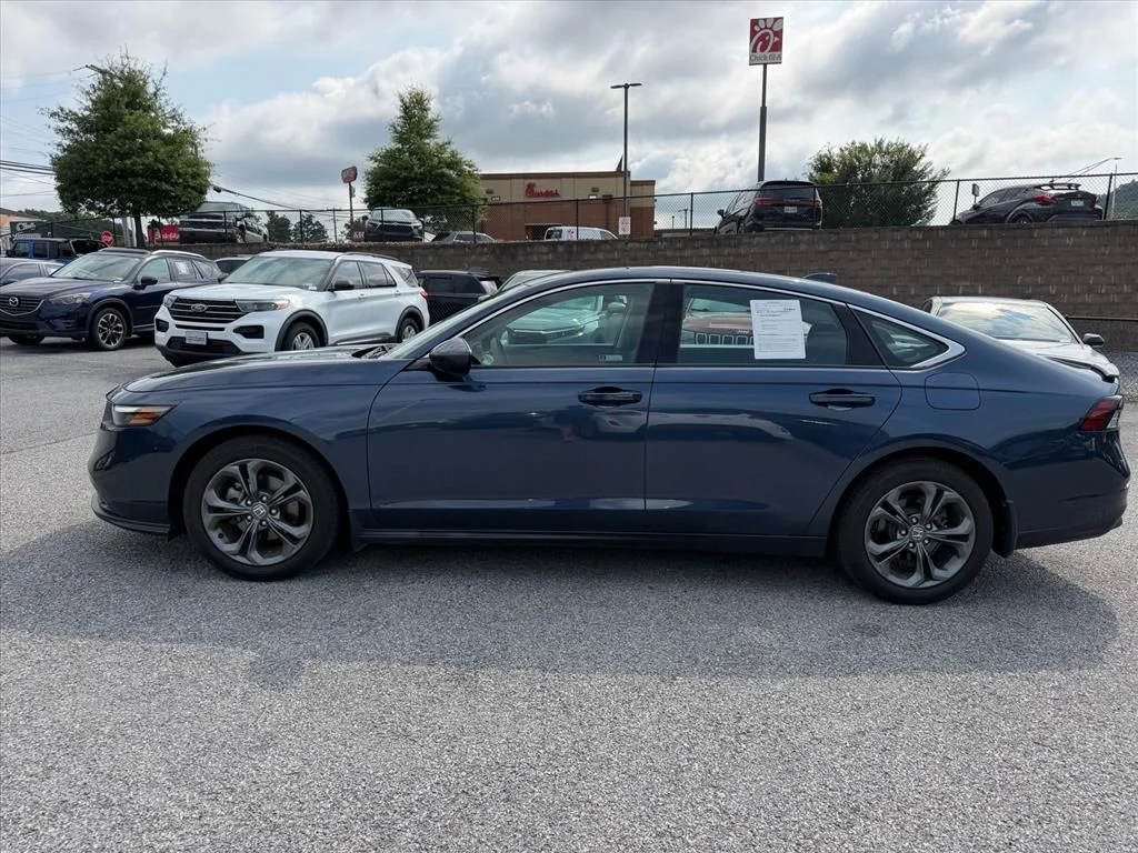 Used 2023  Honda EX image 4