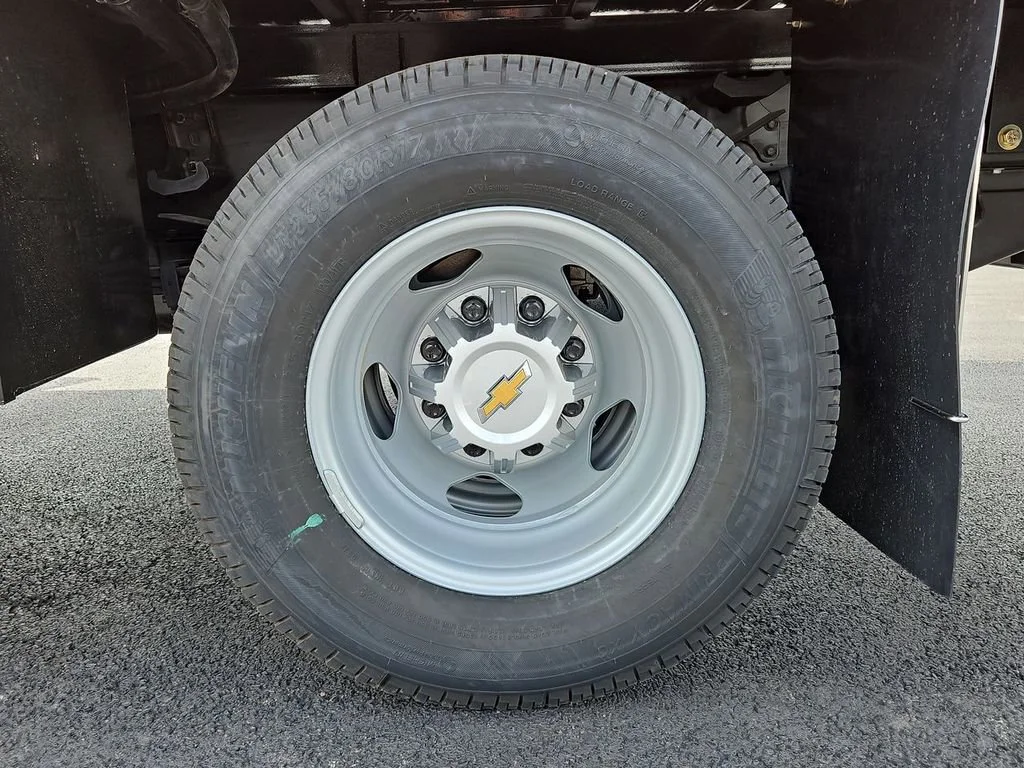 New 2025 Summit White Chevrolet Work Truck image 24