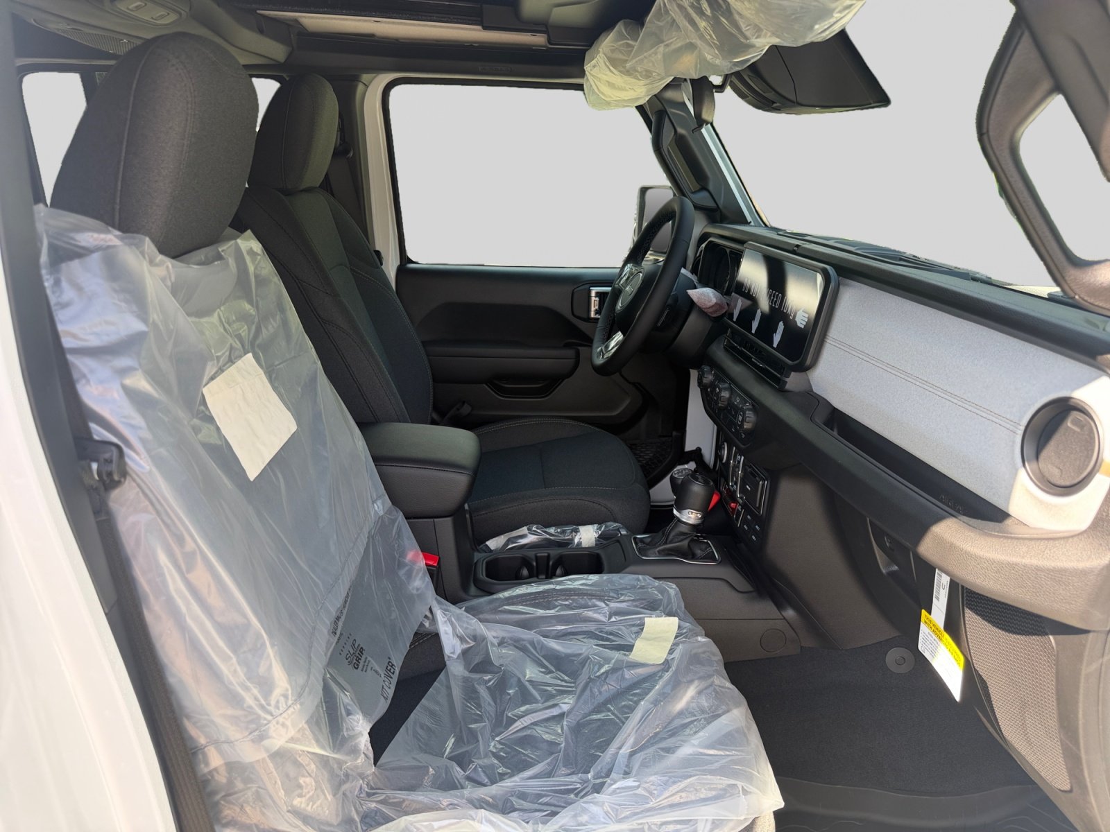 New 2026 Bright White Clear-Coat Exterior Paint Jeep  image 15