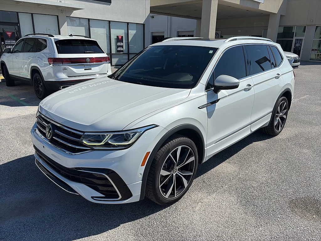 Used 2022 Oryx White Pearl Volkswagen 2.0T SEL R-Line 4MOTION image 2