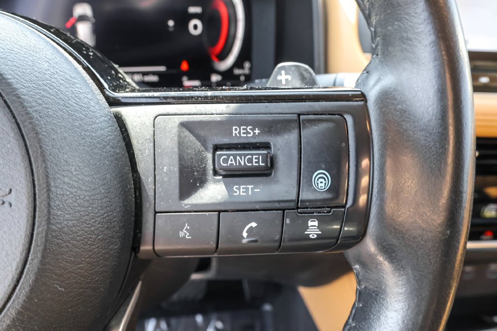 Used 2023 White Nissan Platinum image 31
