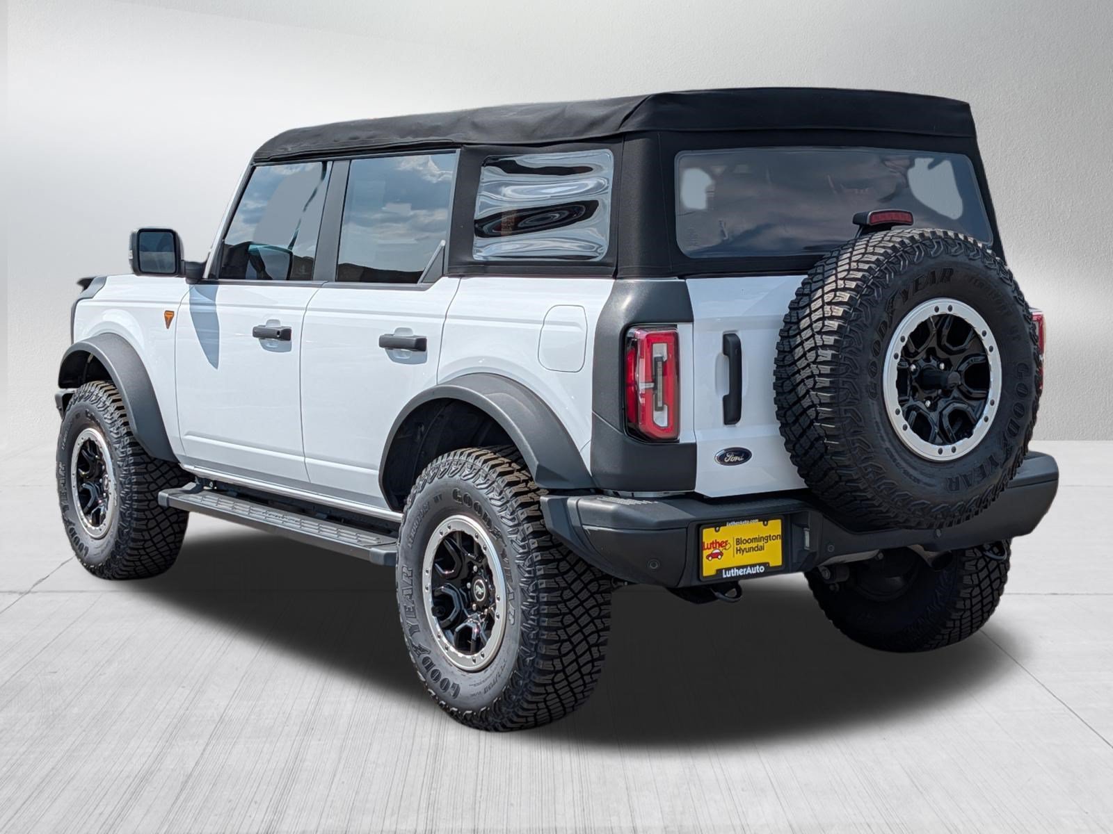 Used 2022 Oxford White Ford Badlands image 5