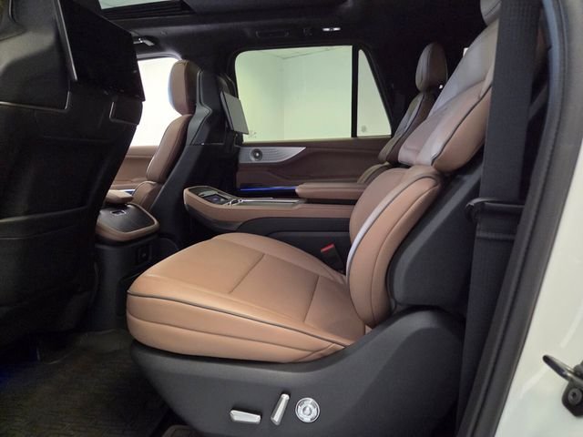 Used 2025 White Lincoln Black Label image 12
