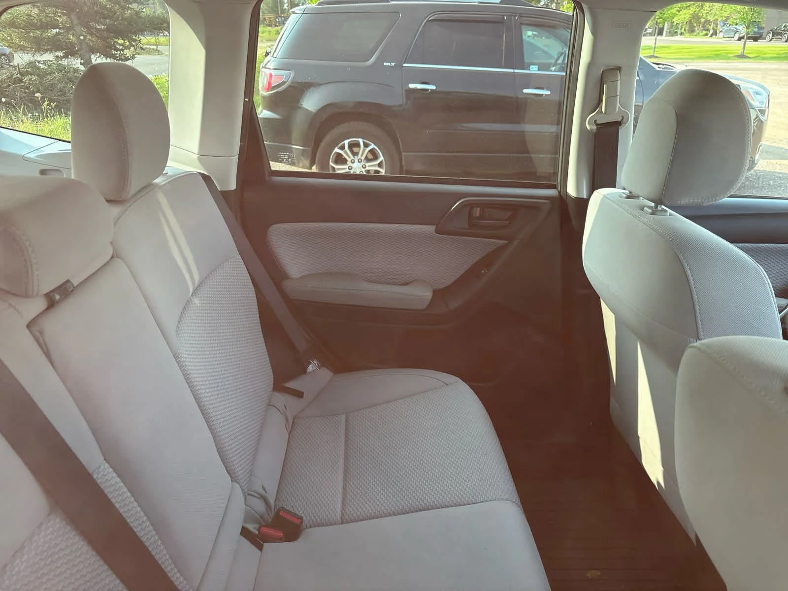 Used 2017 Jasmine Green Metallic Subaru Premium image 10