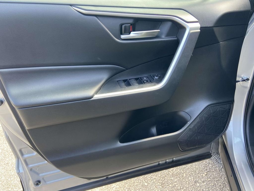 Used 2021 Silver Toyota XLE image 10